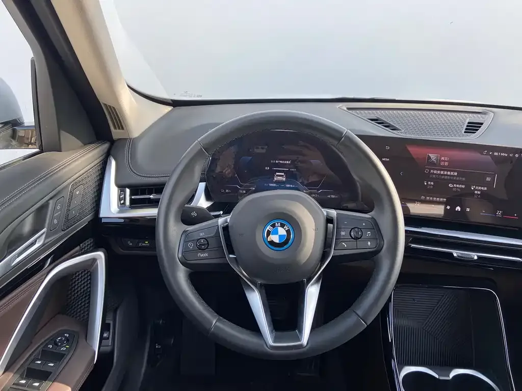 BMW iX1 2025 из CN, фото 9