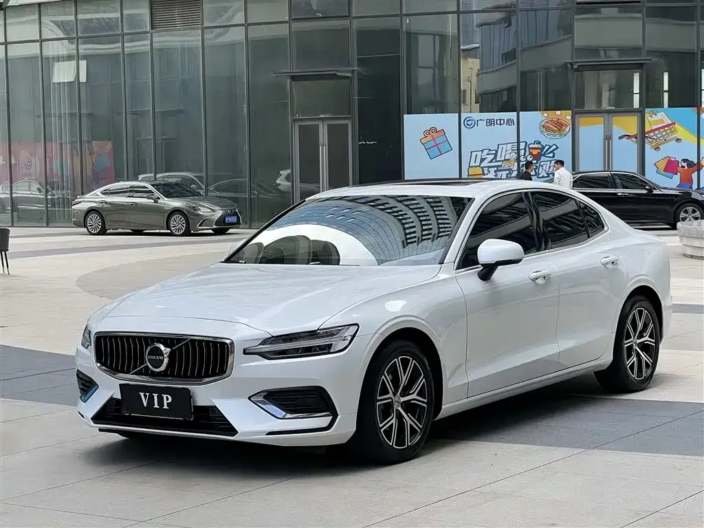 Volvo S60 2025 из CN, фото 1