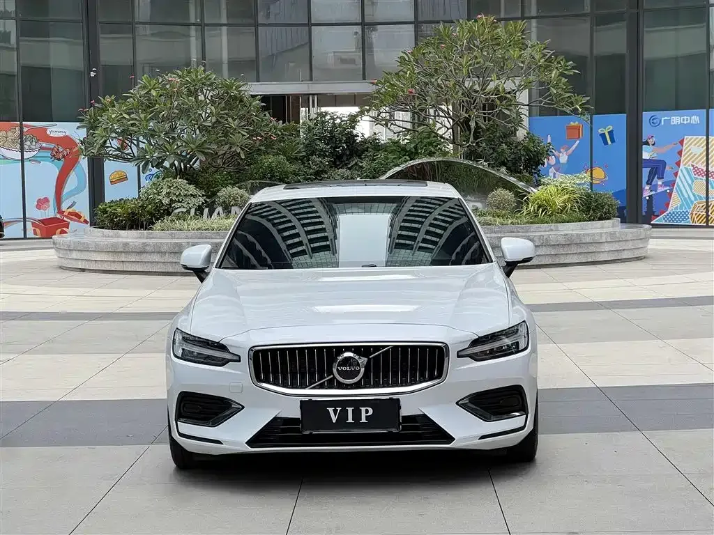 Volvo S60 2025 из CN, фото 2
