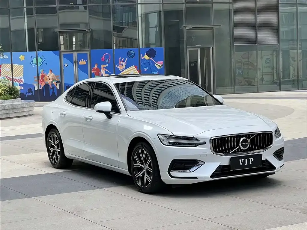 Volvo S60 2025 из CN, фото 3