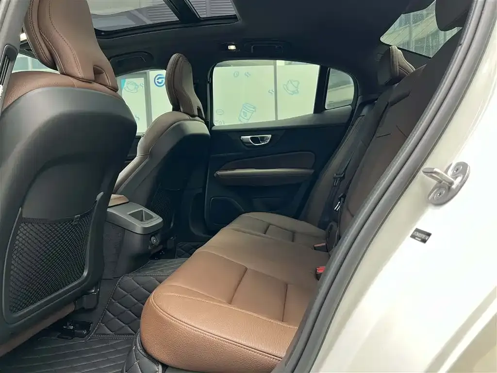 Volvo S60 2025 из CN, фото 5