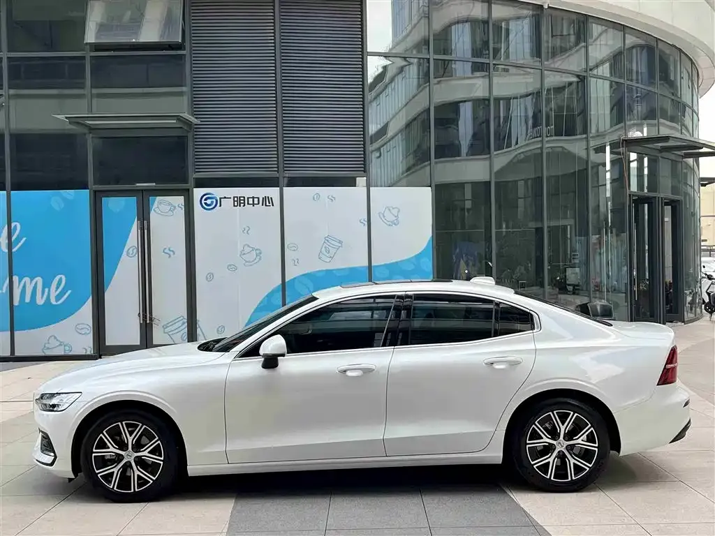 Volvo S60 2025 из CN, фото 7