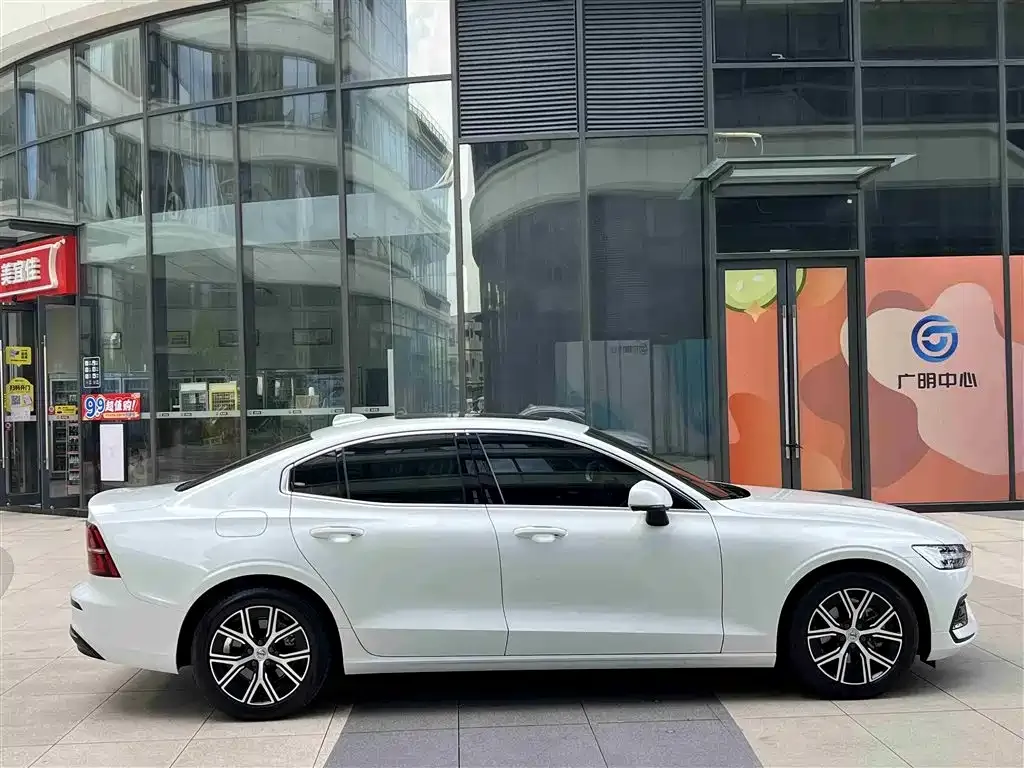 Volvo S60 2025 из CN, фото 8