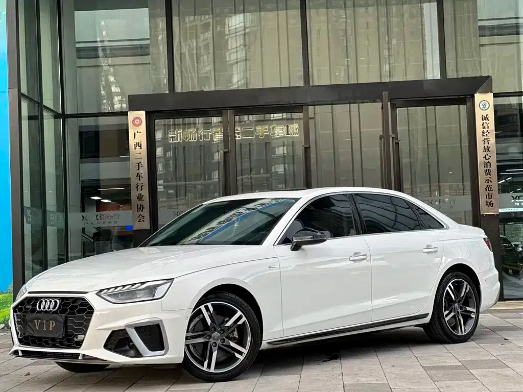 Audi A4L 2022 из CN, фото 1