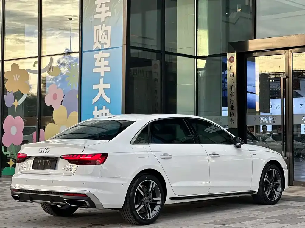 Audi A4L 2022 из CN, фото 5