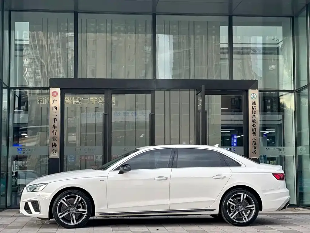 Audi A4L 2022 из CN, фото 6