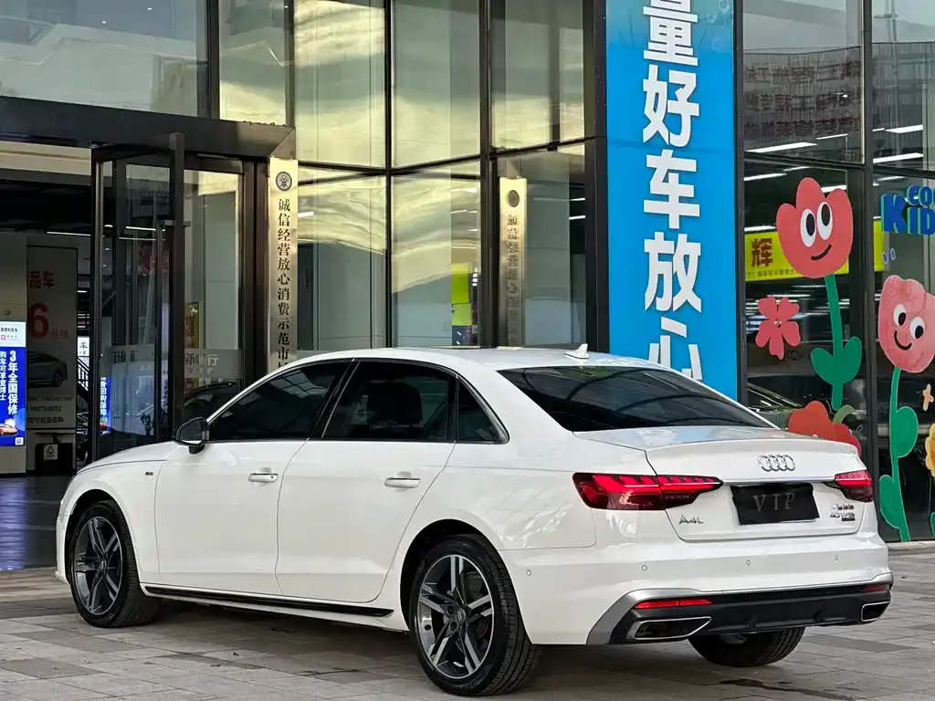 Audi A4L 2022 из CN, фото 7