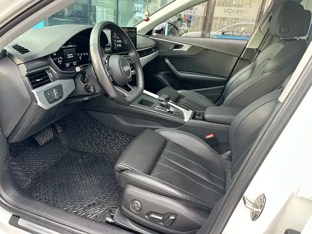 Audi A4L 2022 из CN, фото 8