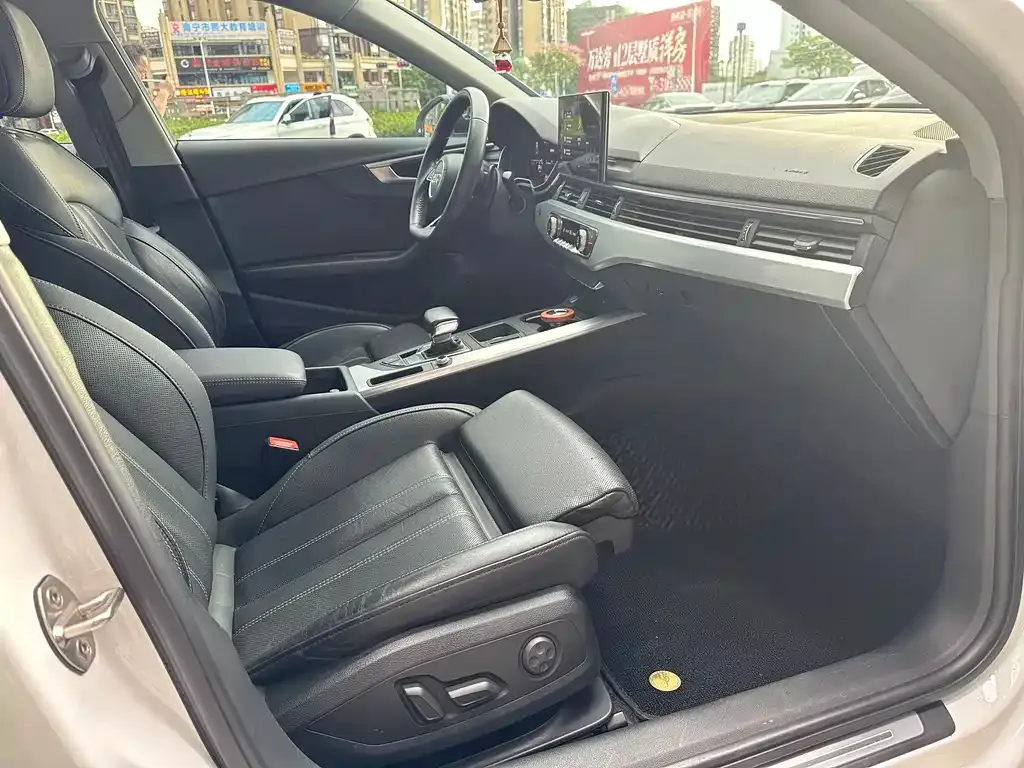 Audi A4L 2022 из CN, фото 9