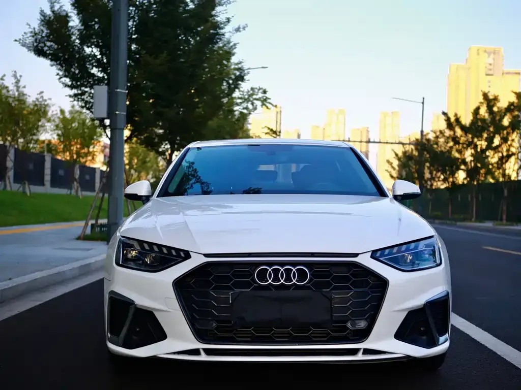 Audi A4L 2021 из CN, фото 2
