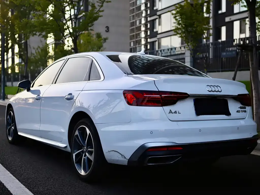 Audi A4L 2021 из CN, фото 5