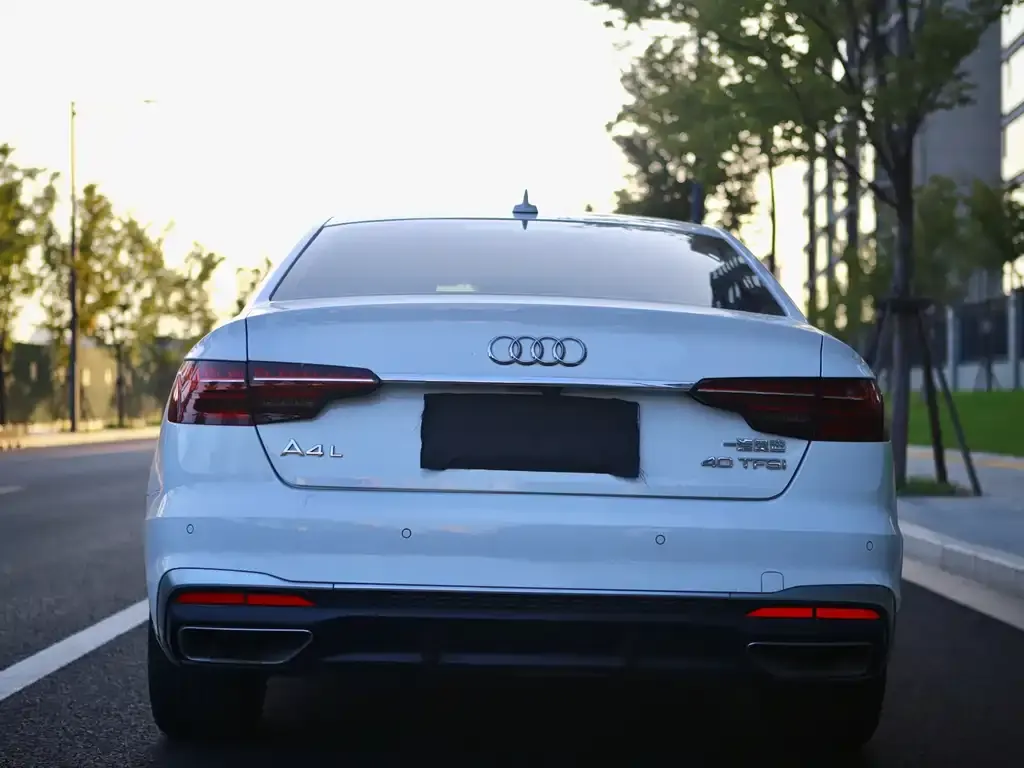 Audi A4L 2021 из CN, фото 6