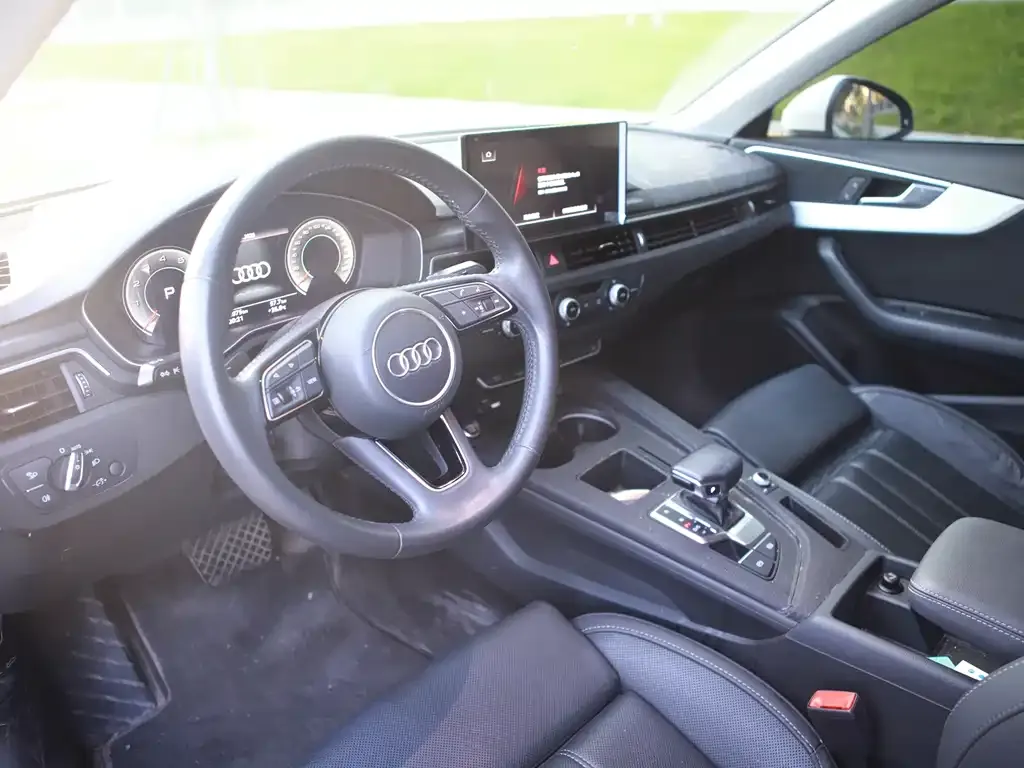 Audi A4L 2021 из CN, фото 7