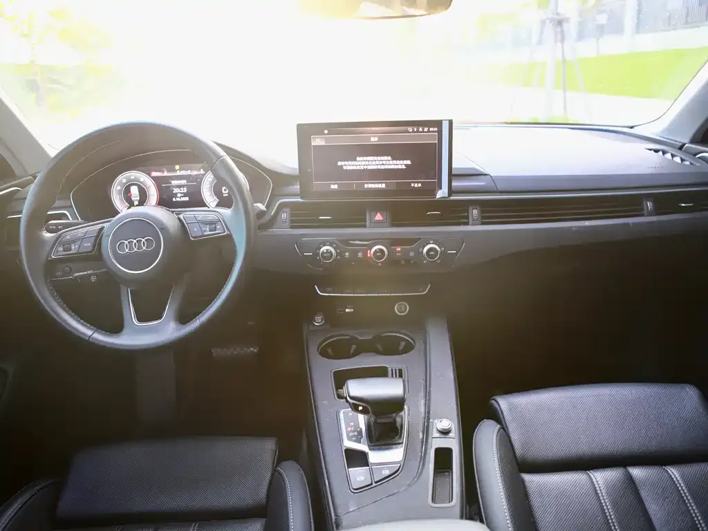 Audi A4L 2021 из CN, фото 9