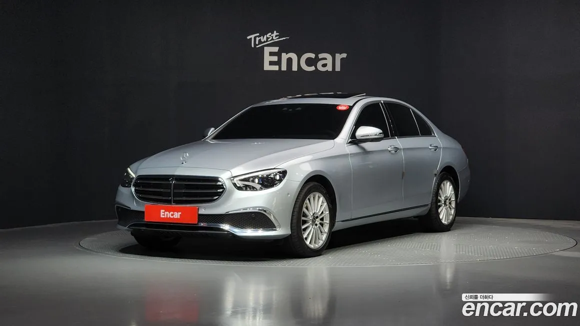 Mercedes-Benz E-Class — фото 1