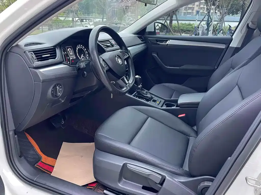 Skoda Superb 2021 из CN, фото 4