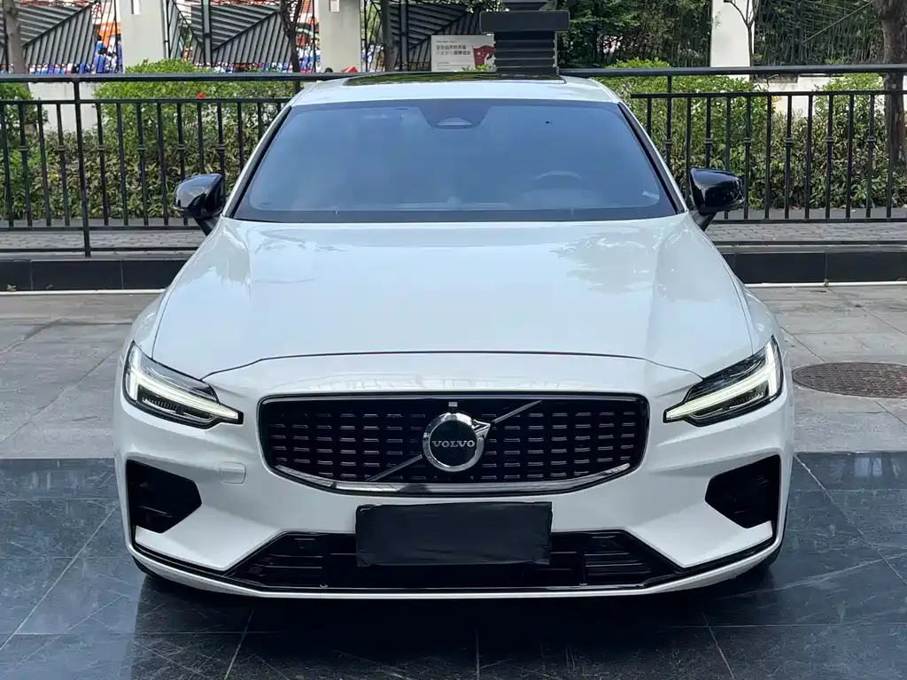 Volvo S60 2023 из CN, фото 2