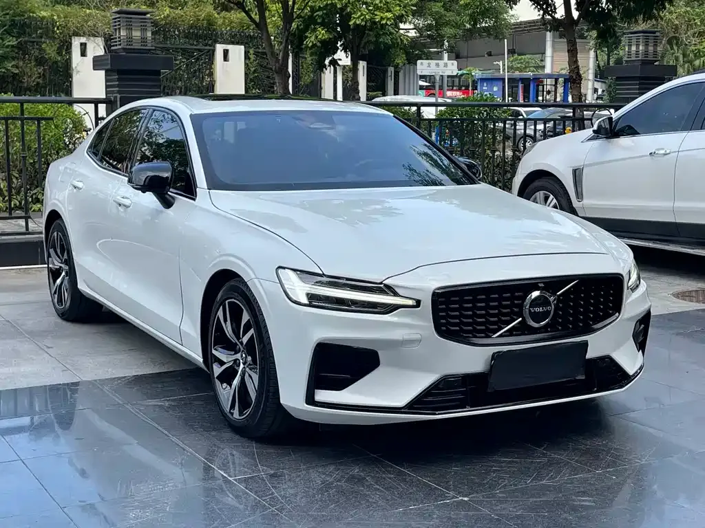 Volvo S60 2023 из CN, фото 3