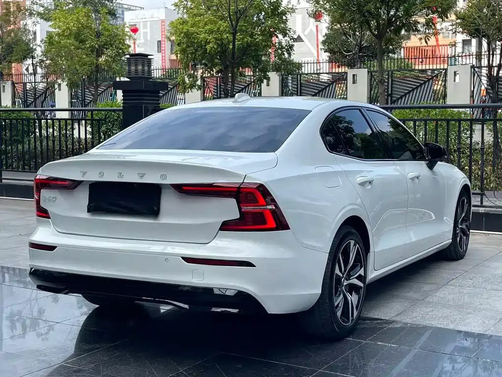 Volvo S60 2023 из CN, фото 7