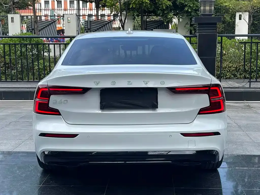 Volvo S60 2023 из CN, фото 8