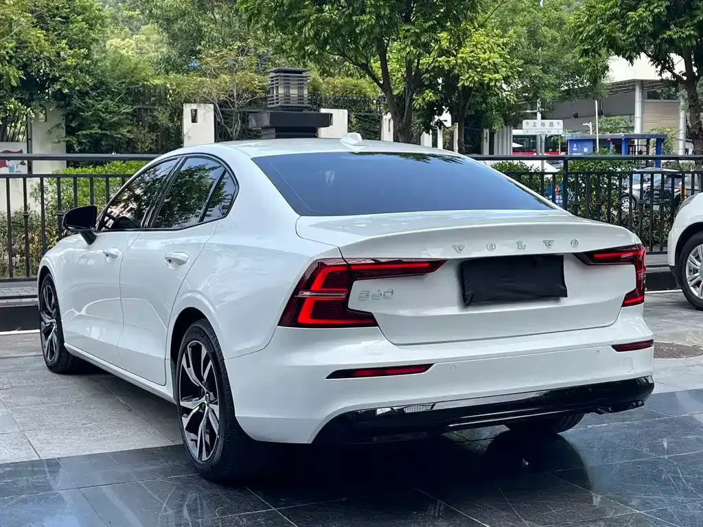 Volvo S60 2023 из CN, фото 9