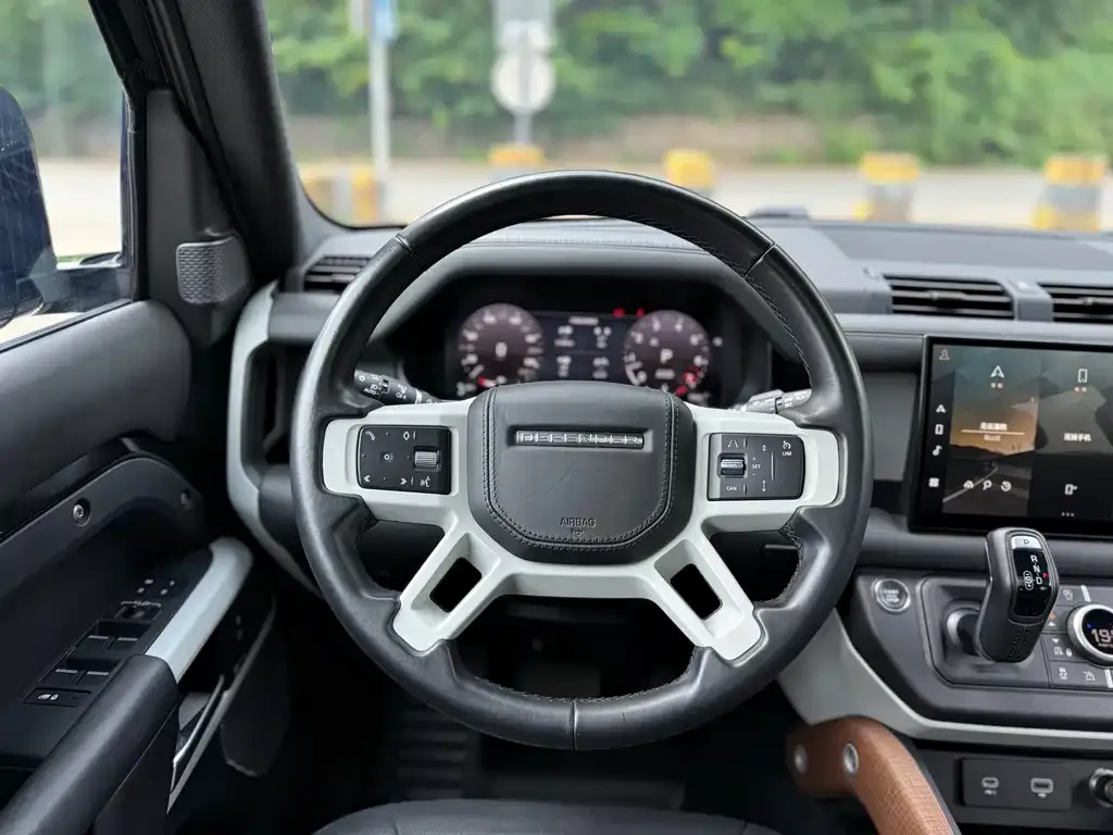 Land Rover Defender — фото 10