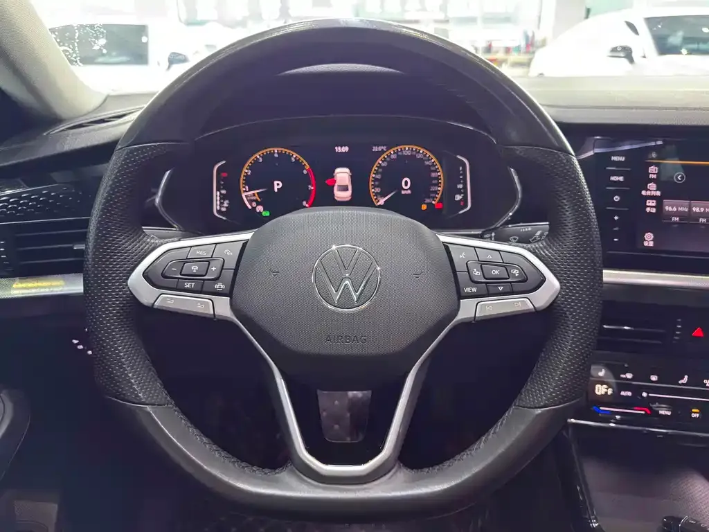 Volkswagen Passat — фото 8