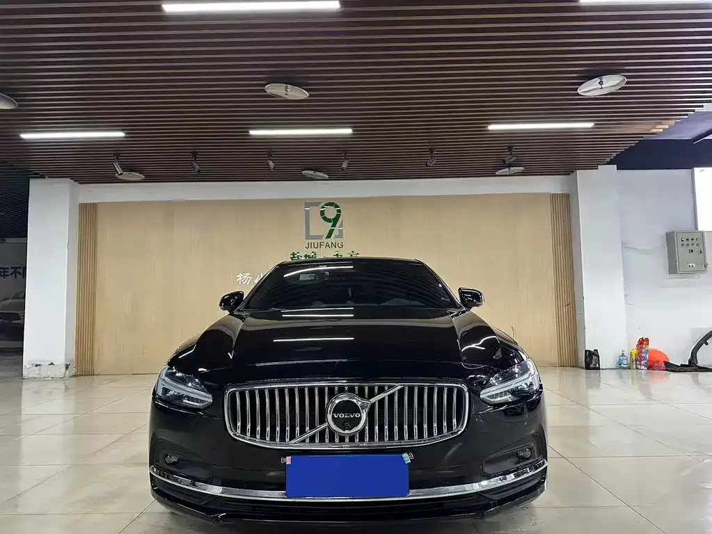 Volvo S90 2023 из CN, фото 2