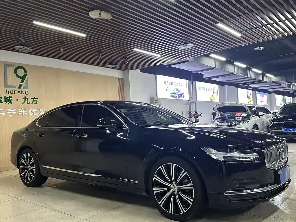 Volvo S90 2023 из CN, фото 3