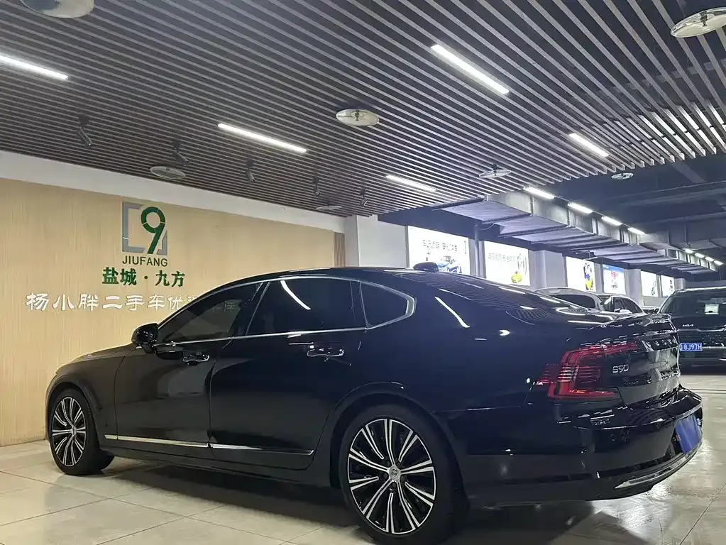 Volvo S90 2023 из CN, фото 6