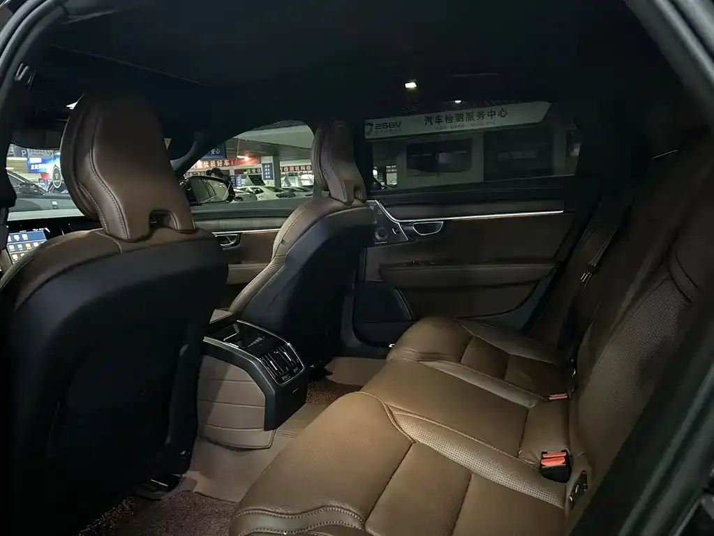 Volvo S90 2023 из CN, фото 8