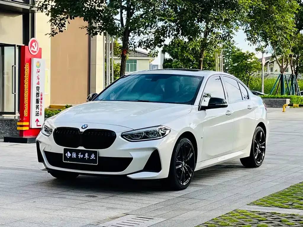 BMW 1 Series 2022 из CN, фото 1