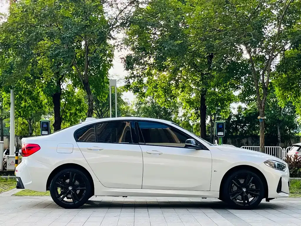 BMW 1 Series 2022 из CN, фото 4