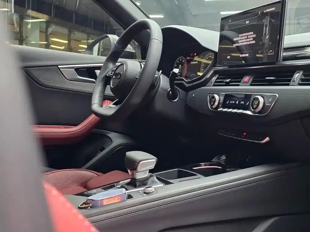 Audi A4L 2023 из CN, фото 10