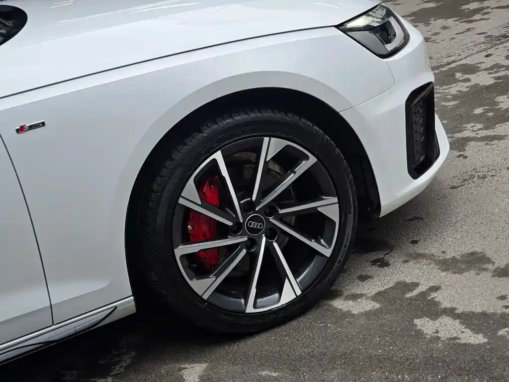 Audi A4L 2023 из CN, фото 8