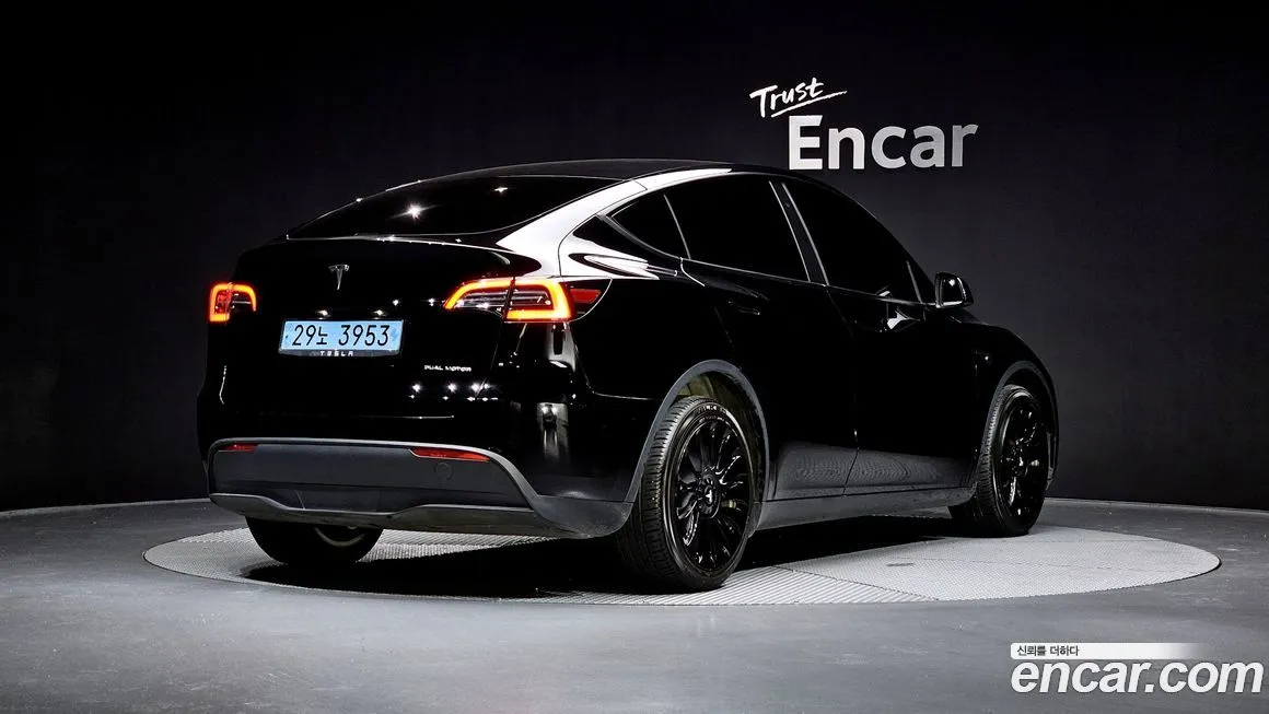 Tesla Model Y 2023 из KR, фото 2