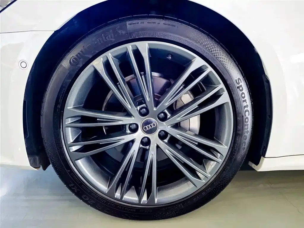 Audi A7 2023 из CN, фото 7