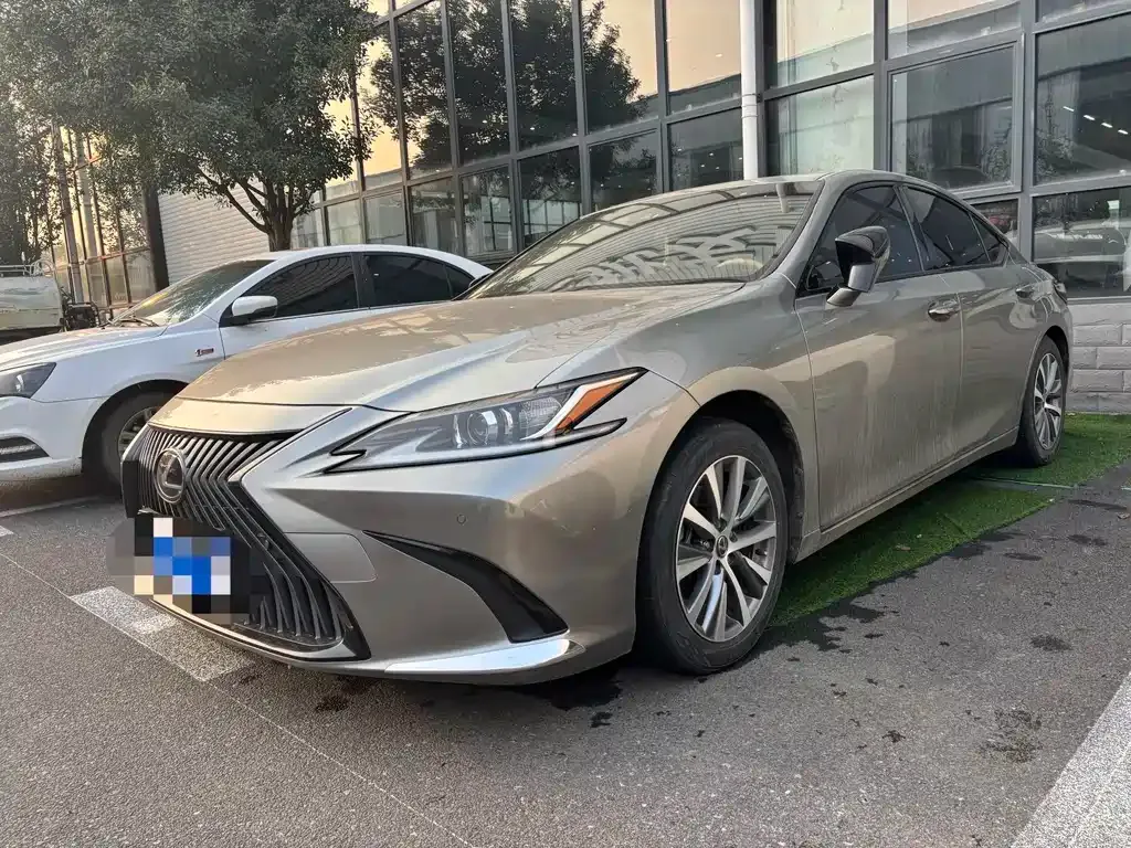 Lexus ES — фото 1