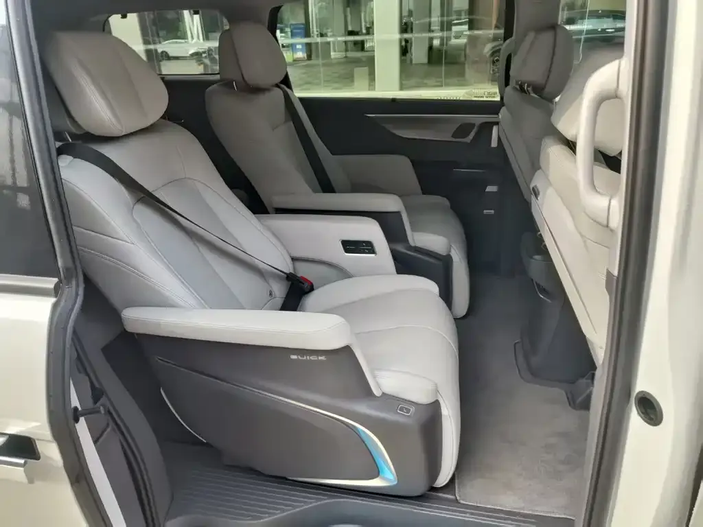 Buick GL8 2024 из CN, фото 2