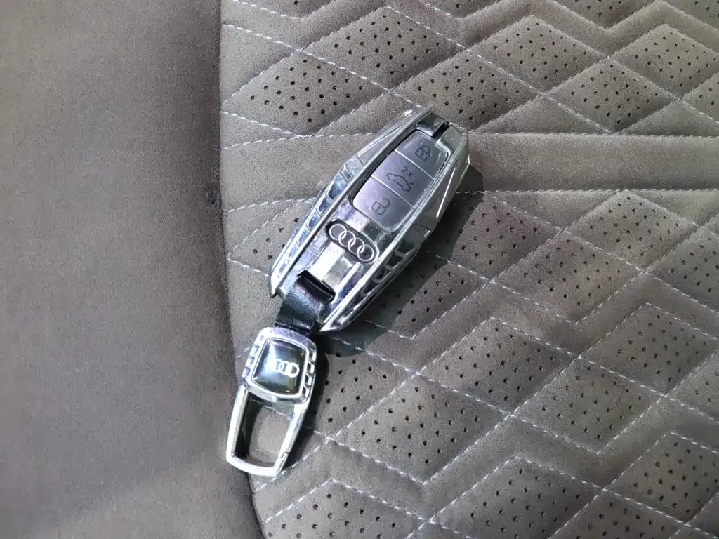 Audi A7L 2023 из CN, фото 10