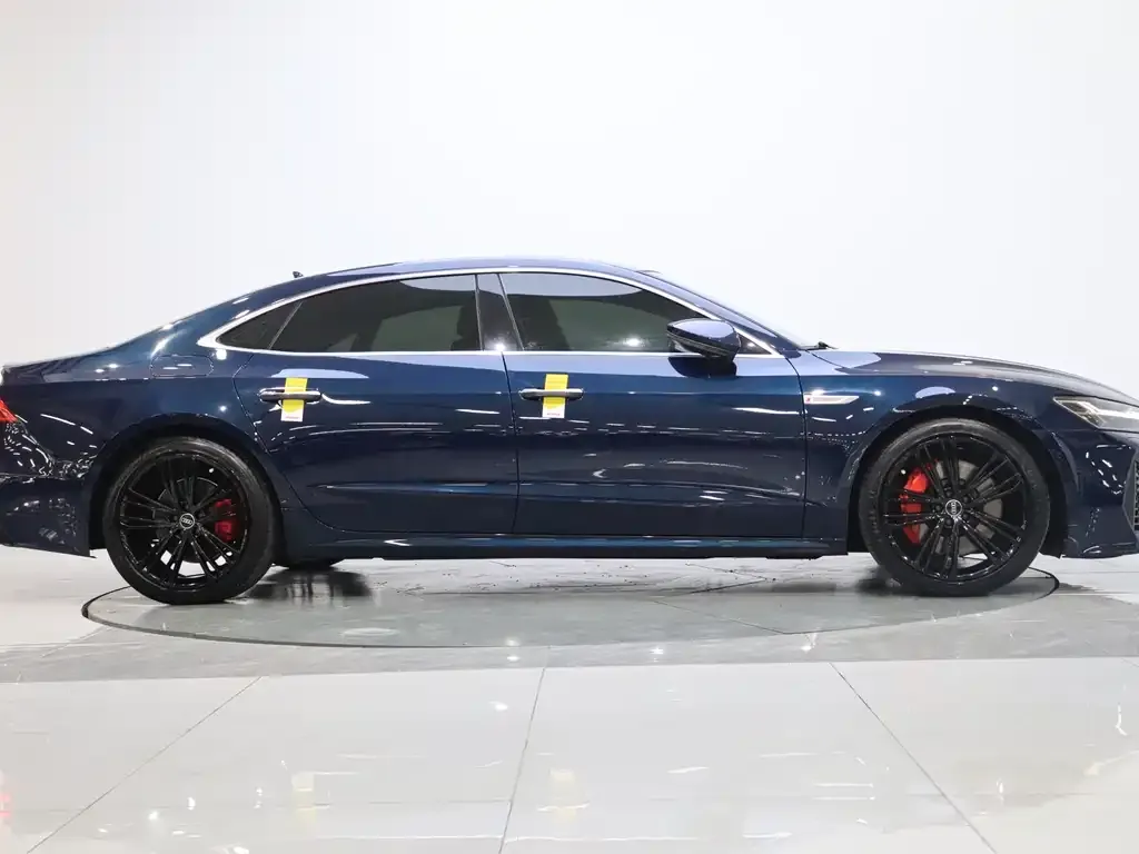 Audi A7L 2023 из CN, фото 6