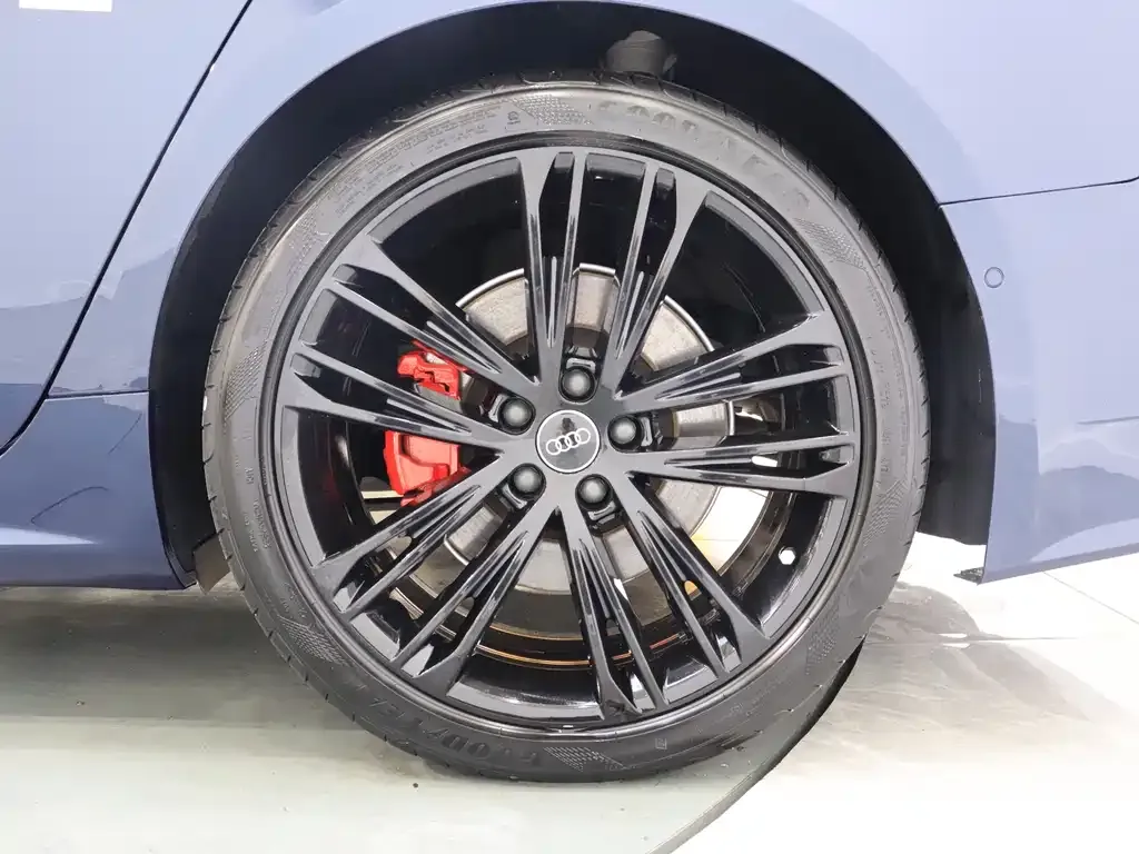 Audi A7L 2023 из CN, фото 9