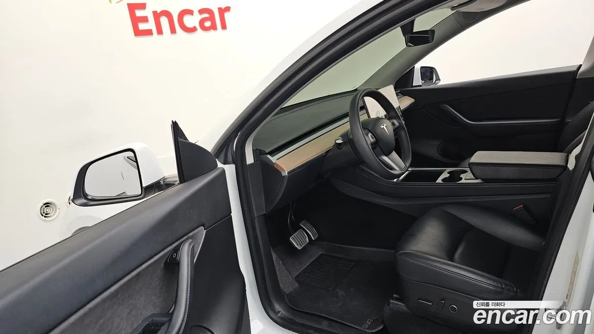 Tesla Model Y — фото 10