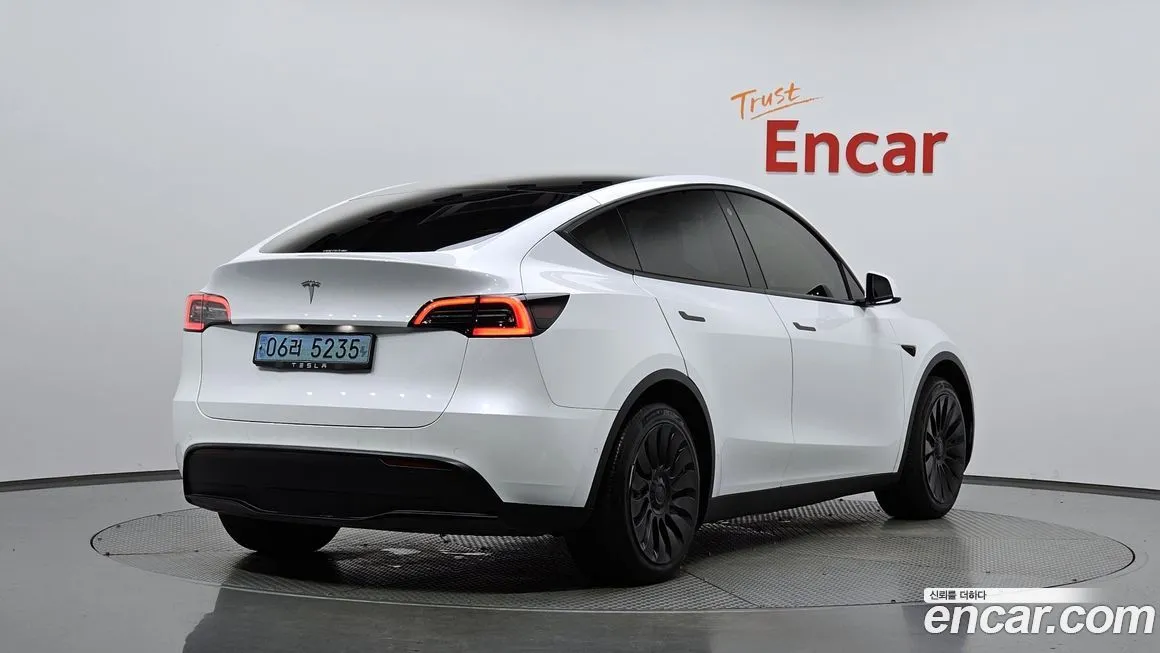 Tesla Model Y — фото 2