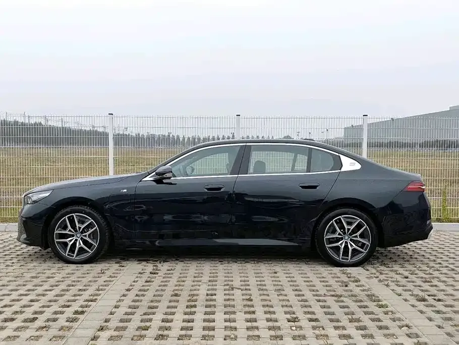BMW i5 2025 из CN, фото 4