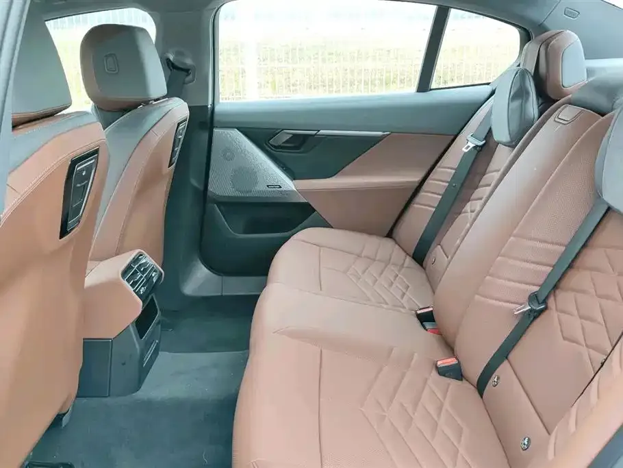 BMW i5 2025 из CN, фото 8