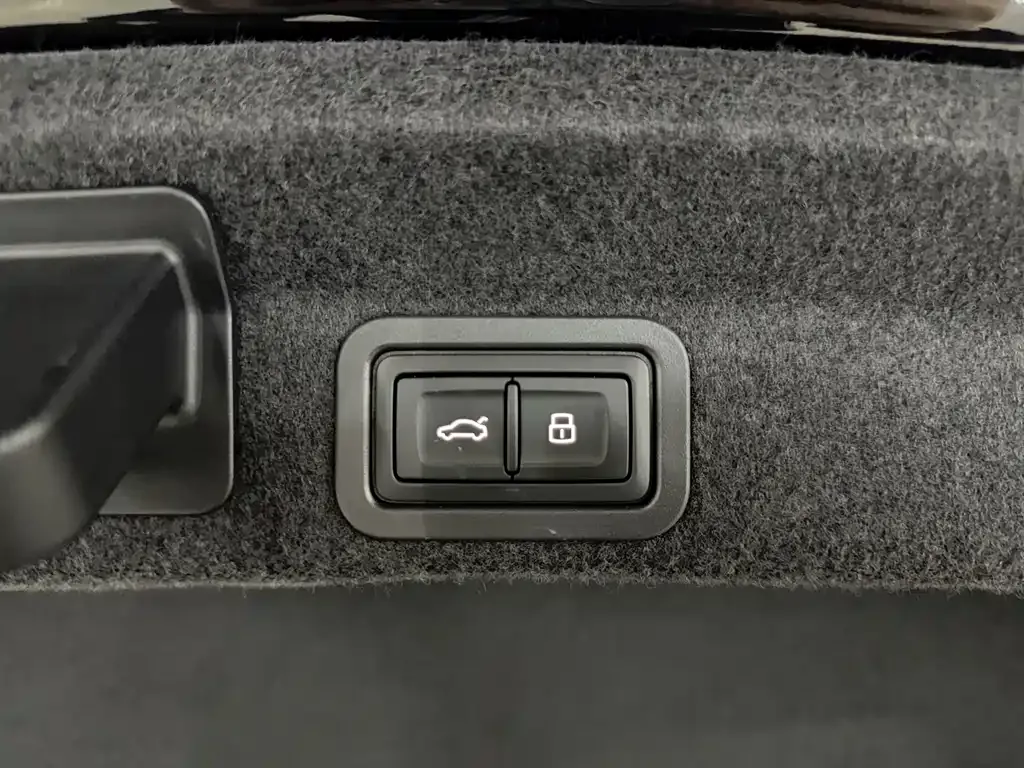 Audi A6L 2024 из CN, фото 10