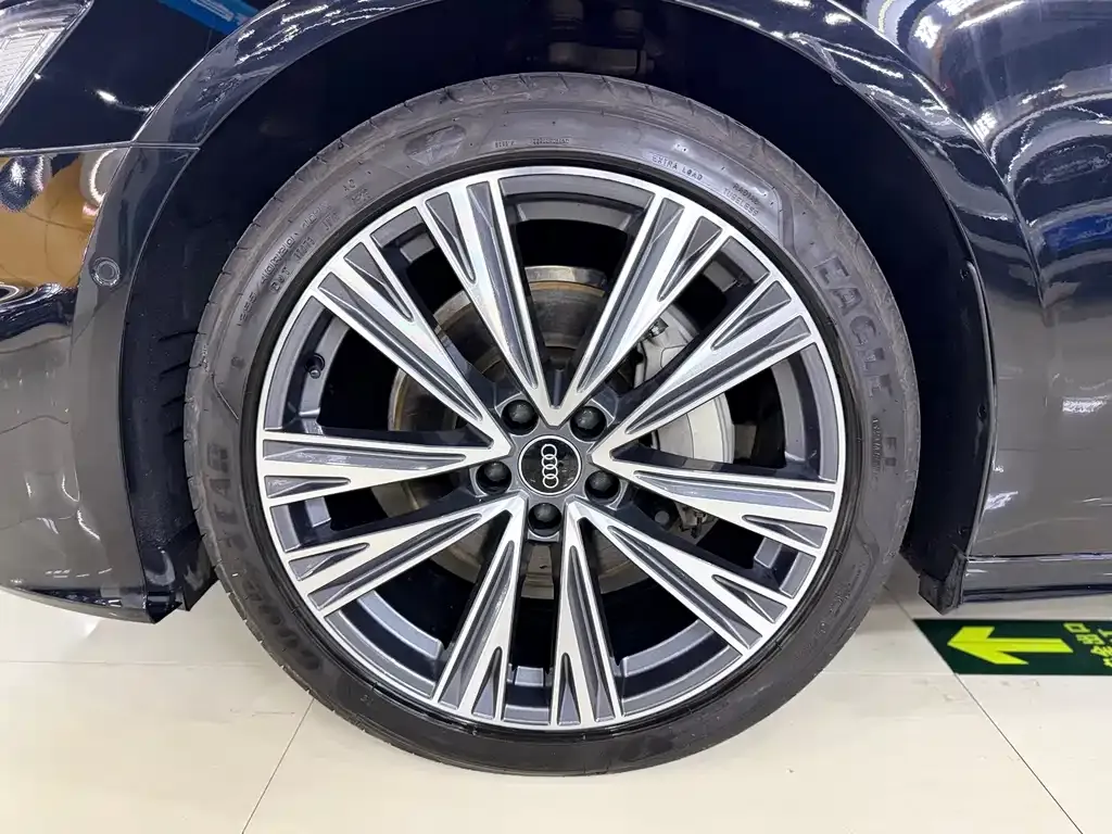 Audi A6L 2024 из CN, фото 5