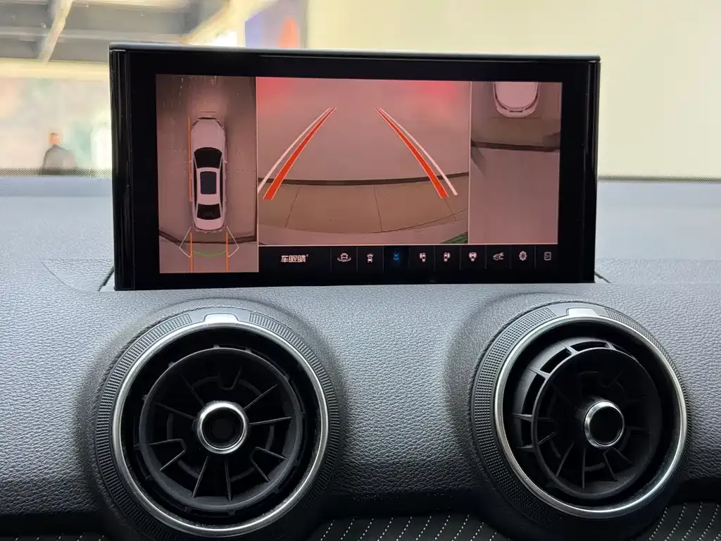 Audi Q2L e-tron 2021 из CN, фото 8
