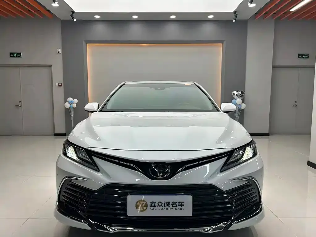 Toyota Camry — фото 2